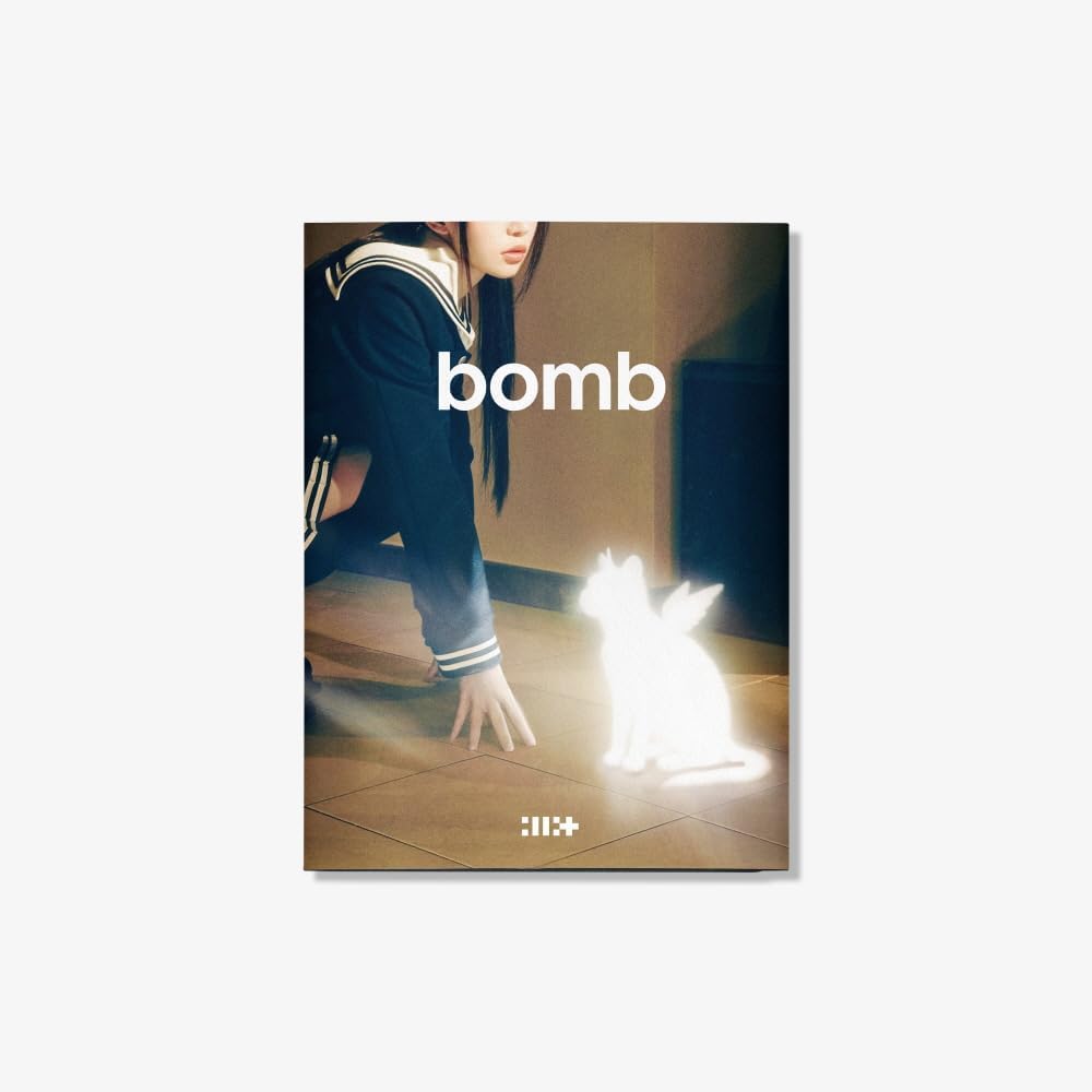 ILLIT- Bomb Ver. Weverse